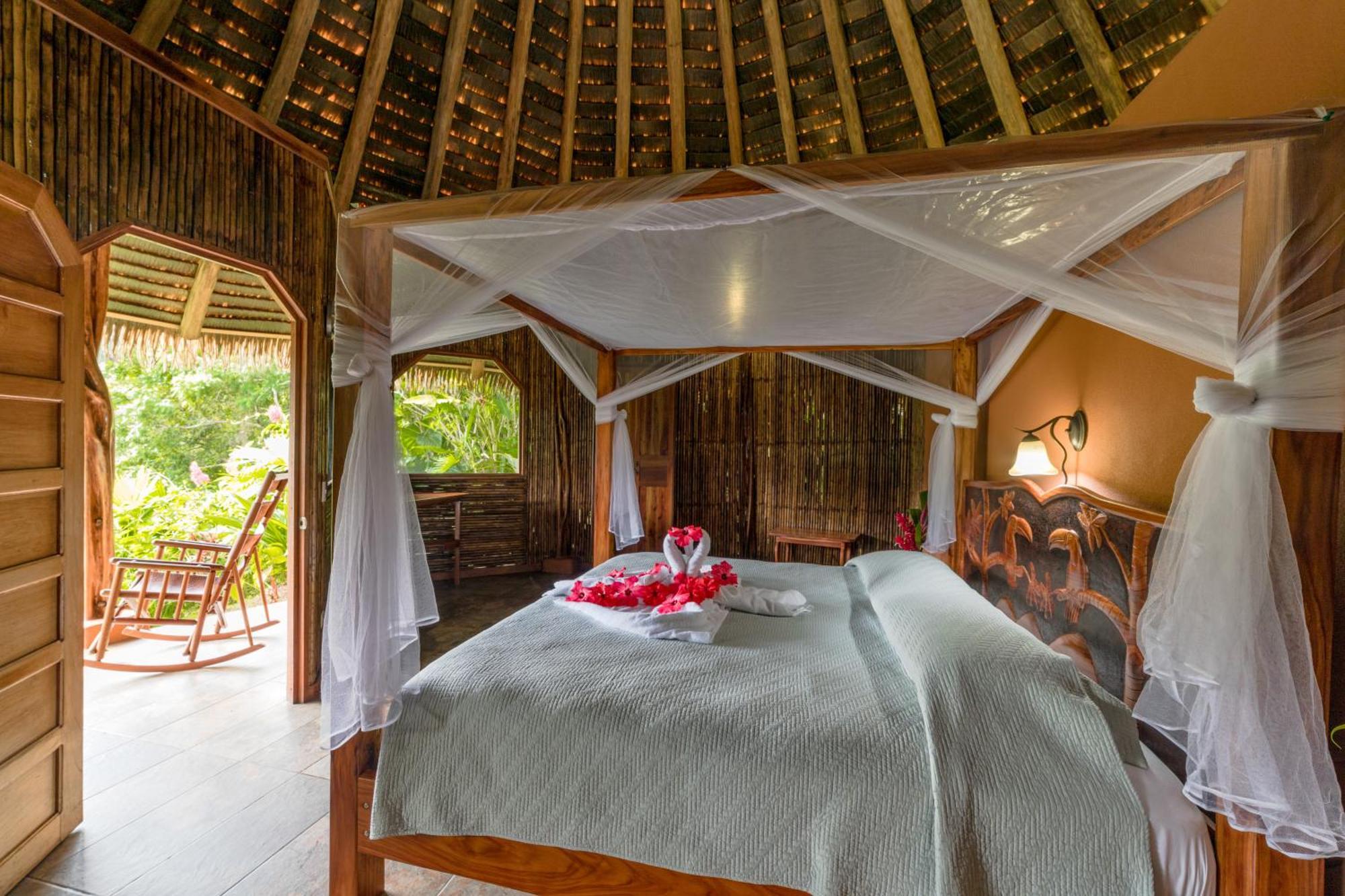Luna Lodge Carate Eksteriør billede