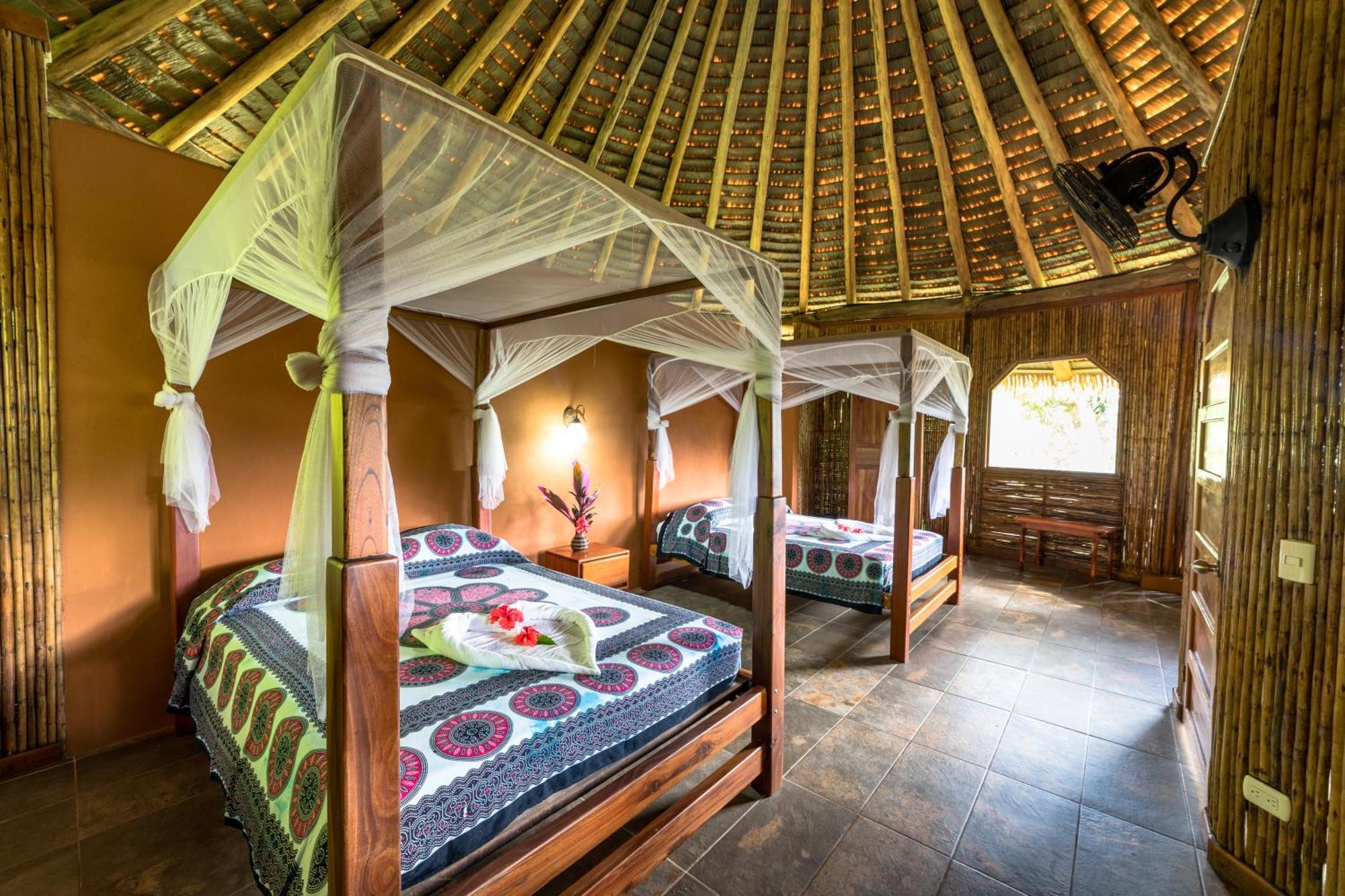 Luna Lodge Carate Eksteriør billede